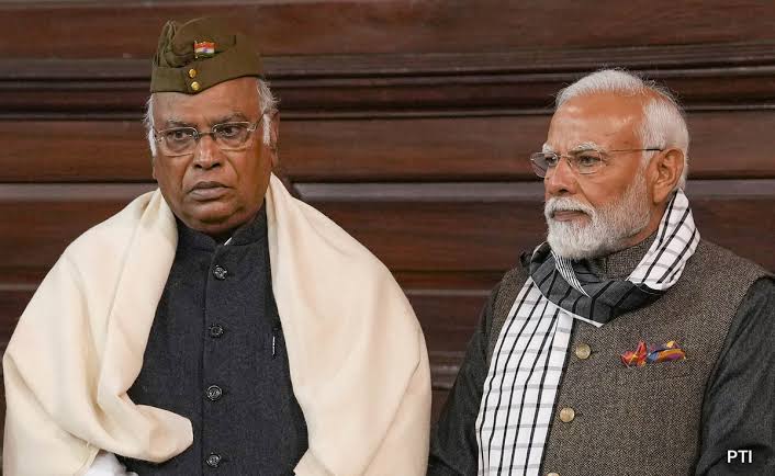 'मोदी सरकार विफलताओं को छिपाने के लिए झूठ फैला रही है': भारत के चौथी सबसे बड़ी इकोनॉमी बनने पर खड़गे