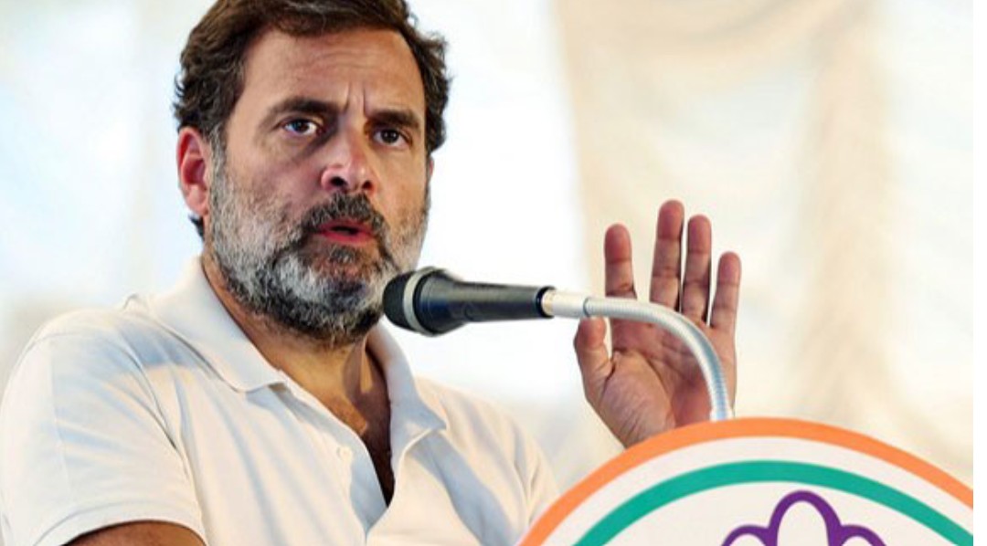 राहुल गांधी से सावरकर के बारे में बयान देते समय उल्लेखित किताब के बारे में जानकारी मांगी गई