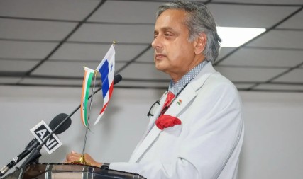 शशि थरूर ने 'कट्टरपंथियों' की आलोचना की, वह केवल आतंकवादी हमलों के प्रतिशोध की बात कर रहे थे