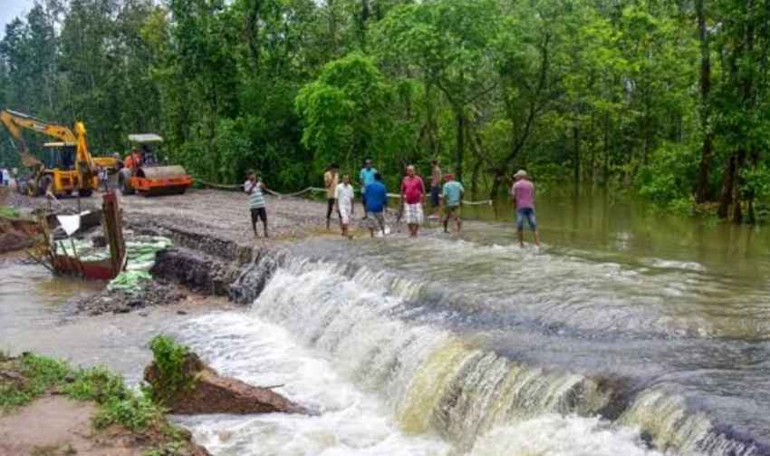 असम: पिछले 24 घंटों में बाढ़ और भूस्खलन से आठ लोगों की मौत