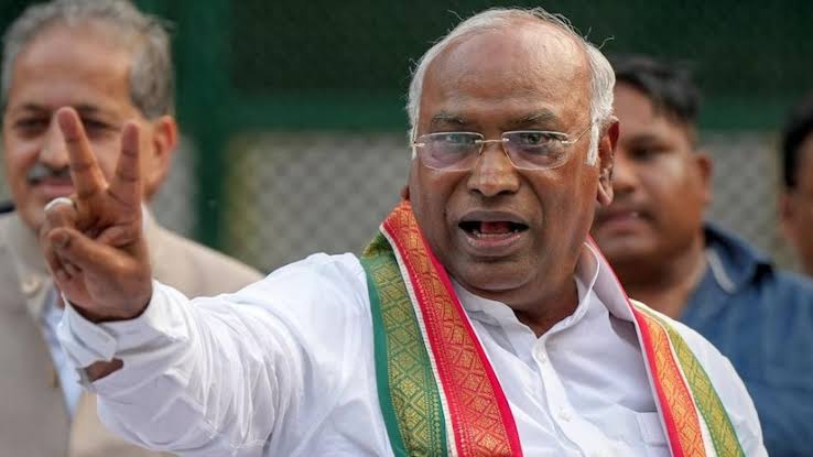 'कभी-कभी अपना मुंह बंद रखना चाहिए...', मल्लिकार्जुन खड़गे ने पीएम मोदी से की अपील