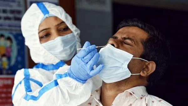 भारत में कोविड-19 ने फिर बढ़ाई टेंशन! कोरोना से 4 नई मौतें, सक्रिय मामले 4 हज़ार के करीब