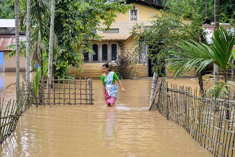 असम: बाढ़ से मरने वालों की संख्या पहुंची 19, करीब 6.8 लाख लोग प्रभावित