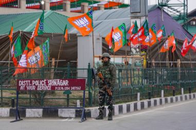 प्रधानमंत्री मोदी की जम्मू कश्मीर यात्रा को लेकर जमीन से आसमान तक कड़ी सुरक्षा, चप्पे-चप्पे पर सुरक्षाबलों की नजर