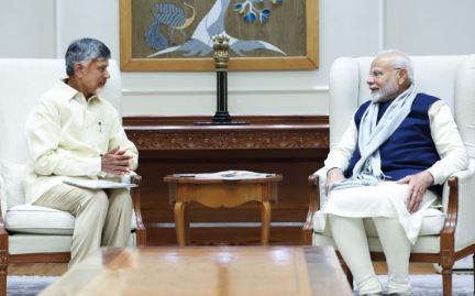 चंद्रबाबू नायडू ने जम्मू कश्मीर में रेल परियोजनाओं के लिए प्रधानमंत्री मोदी को बधाई दी