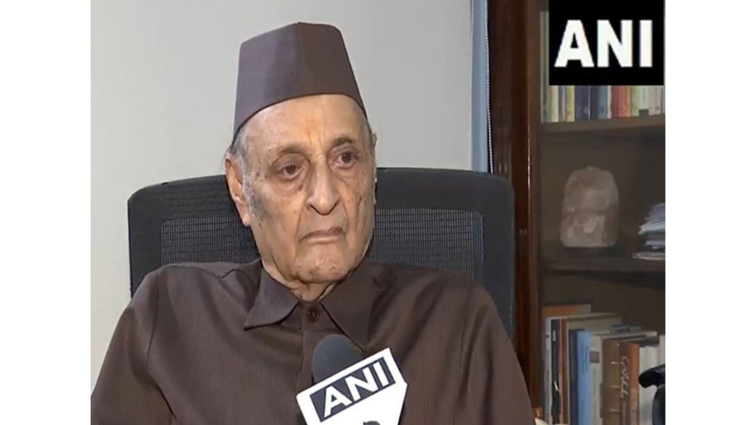 कांग्रेसी नेता  करण सिंह ने मोदी सरकार की सराहना की, कहा 