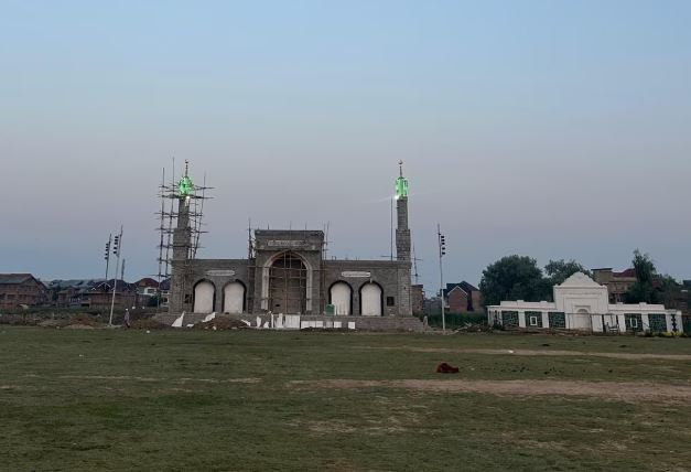 श्रीनगर में ईदगाह मैदान और जामा मस्जिद में ईद की नमाज की इजाज़त नहीं