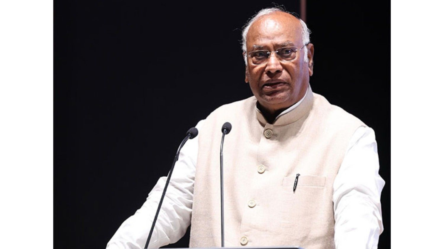 कांग्रेसी नेता मल्लिकार्जुन खड़गे ने मोदी सरकार पर संवैधानिक संस्थाओं को 