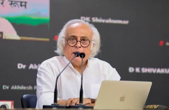 मनरेगा में आधार-आधारित भुगतान प्रणाली को अनिवार्य नहीं बनाया जाए: कांग्रेस