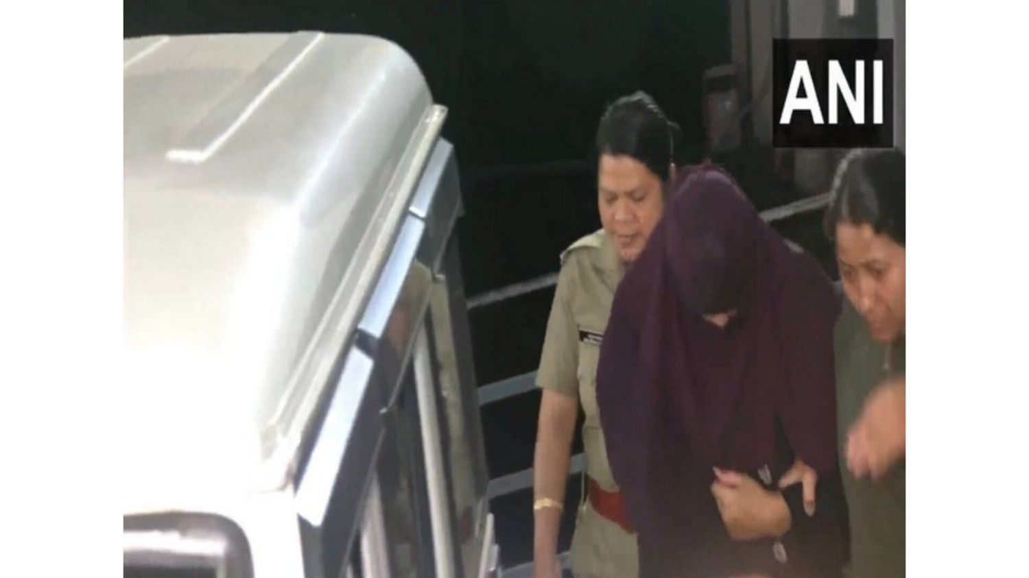 राजा रघुवंशी हत्याकांड में सोनम समेत 5 आरोपियों को 8 दिन की पुलिस हिरासत में भेजा गया
