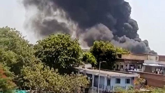 अहमदाबाद में एयर इंडिया विमान हादसा: लंदन जा रही फ्लाइट क्रैश, 242 लोग थे सवार