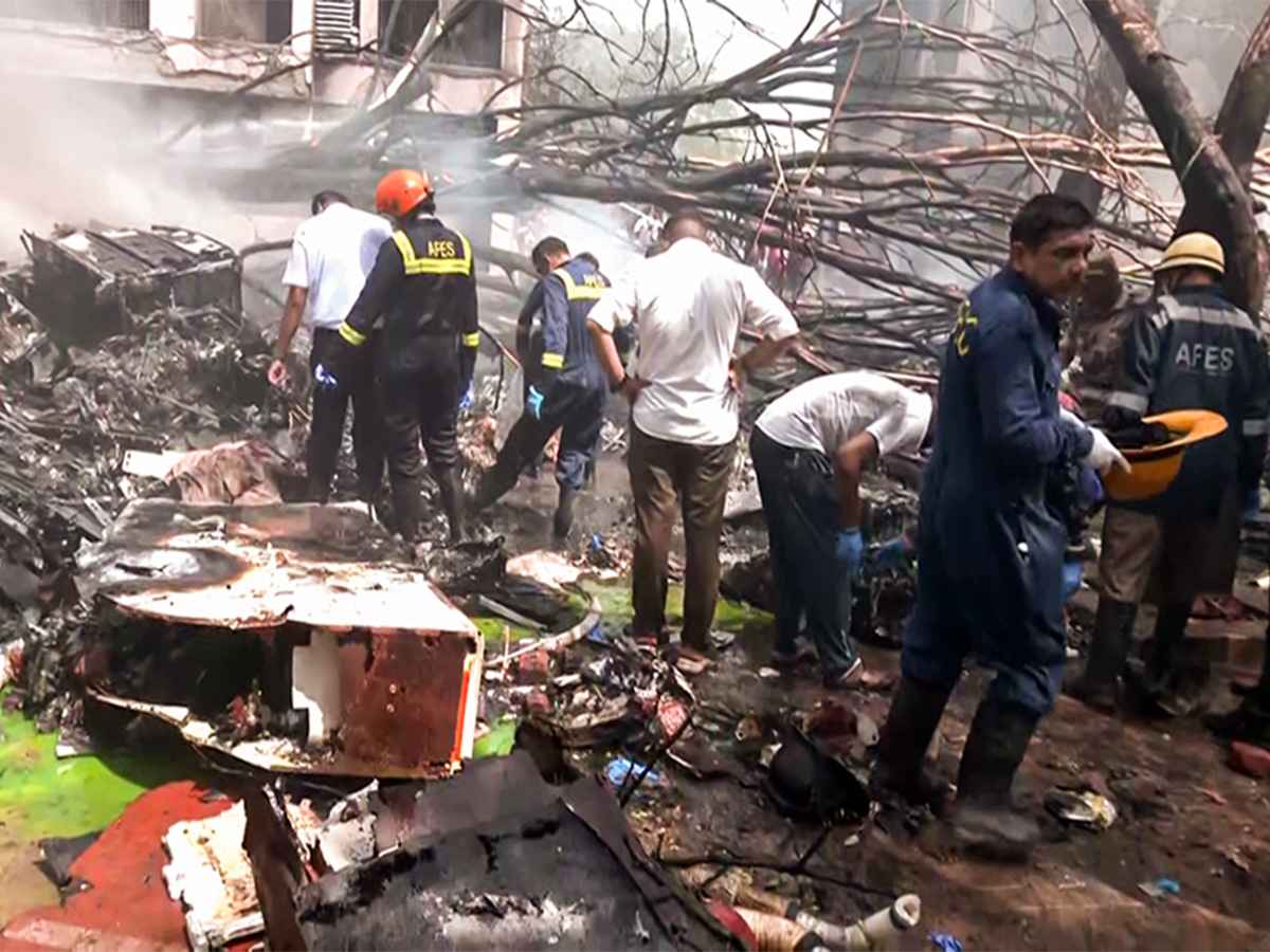 अहमदाबाद में एयर इंडिया के प्लेन क्रैश के बाद पश्चिम रेलवे चलाएगा अतिरिक्त ट्रेनें; राहत कार्य जारी
