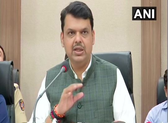 बाढ़ क्षेत्र संबंधी दिशा-निर्देशों को पुनर्मूल्यांकित करें: फडणवीस का अधिकारियों को निर्देश