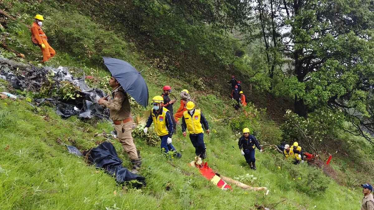 उत्तराखंड: केदारनाथ के पास हेलीकॉप्टर हादसा, 7 लोगों की मौत, हेली सेवाओं पर लगाई गई रोक!
