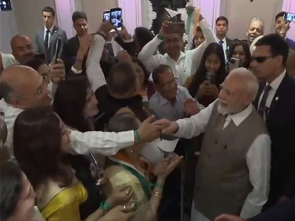 प्रधानमंत्री मोदी साइप्रस पहुंचे, 'वंदे मातरम' के नारों से हुआ स्वागत, ऐसा करने वाले पहले पहले पीएम बने