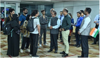 ईरान-इज़राइल युद्ध के बीच भारत ने निकासी अभियान तेज किया, ईरान ने हवाई क्षेत्र में दी राहत