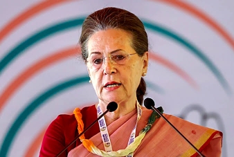 इजरायल-ईरान संघर्ष: सोनिया गांधी का मोदी सरकार पर हमला, मूल्यों के समर्पण का लगाया आरोप