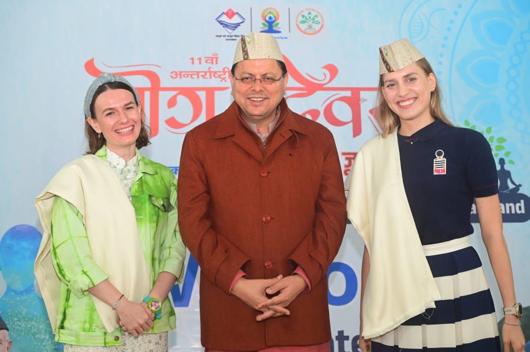 मुख्यमंत्री श्री पुष्कर सिंह धामी ने विदेशी मेहमानों का भराड़ीसैंण, में किया स्वागत