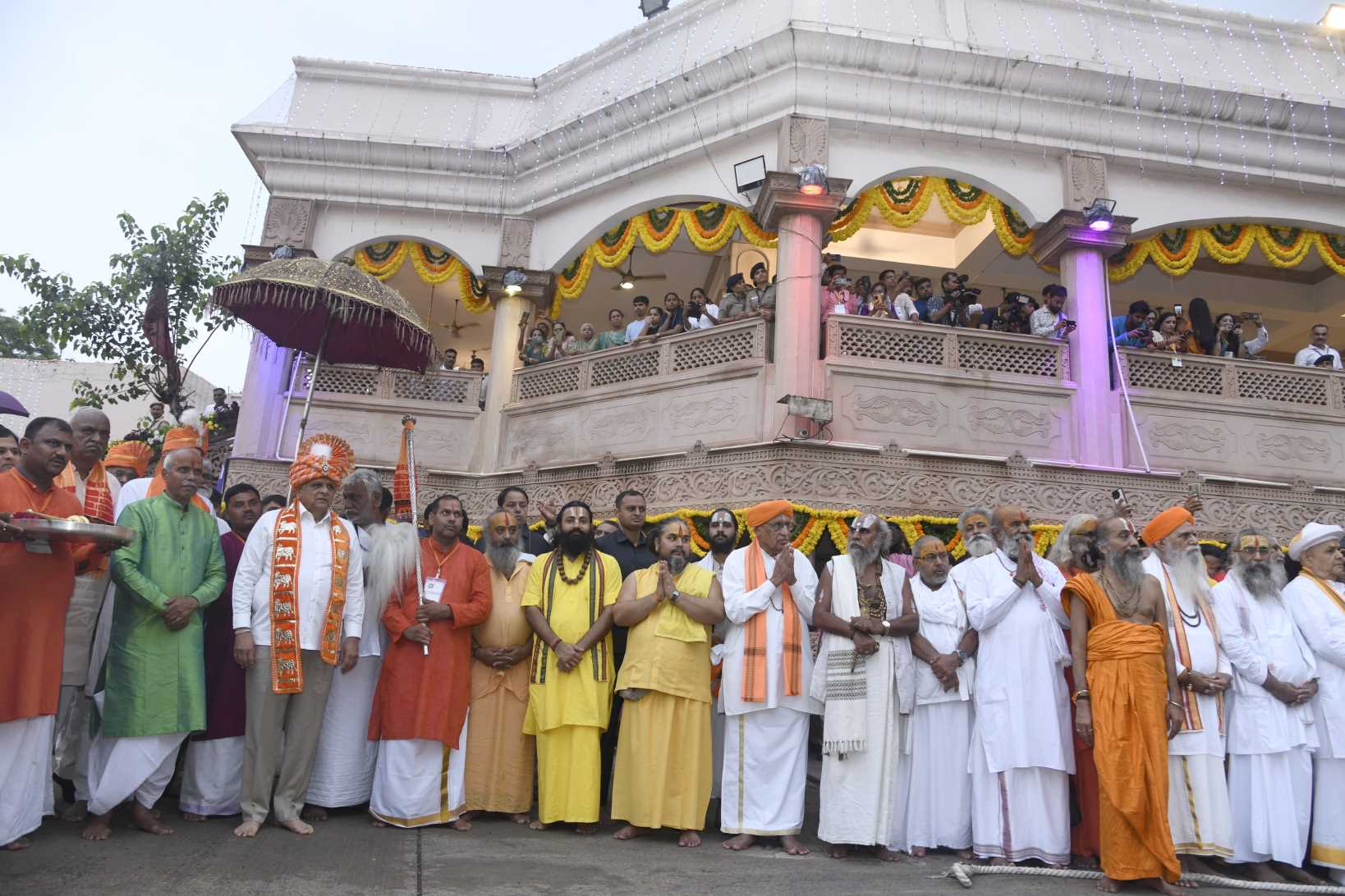 मुख्यमंत्री श्री भूपेंद्र पटेल ने अहमदाबाद में जगन्नाथ जी की 148वीं रथयात्रा में पहिंद विधि कर रथ को नगरचर्या के लिए प्रस्थान कराया