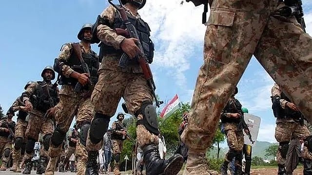पाकिस्तान में आत्मघाती बम विस्फोट, उत्तर-पश्चिम में 13 सैनिकों की मौत, कई घायल