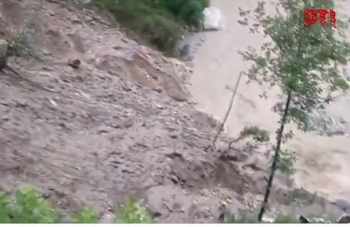 उत्तराखंड: उत्तरकाशी में बादल फटा, सिलाईबैंड के पास रह रहे आठ से नौ मजदूर लापता