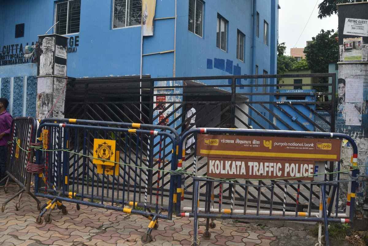 पश्चिम बंगाल: लॉ कॉलेज में सामूहिक बलात्कार की जांच करेगी भाजपा, फैक्ट फाइंडिंग कमेटी कोलकाता रवाना