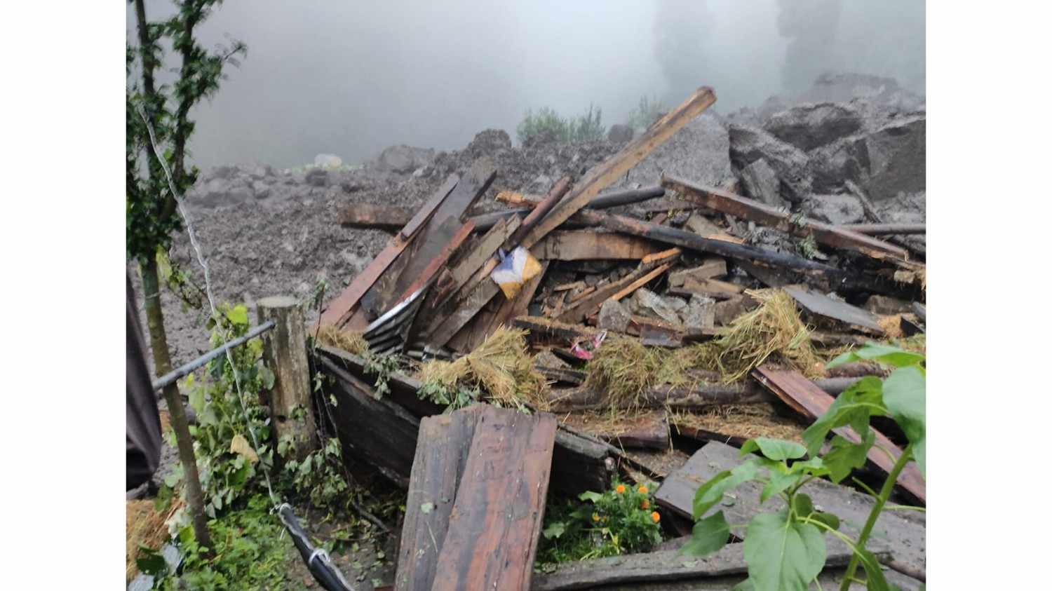हिमाचल प्रदेश :  बारिश के बीच शिमला में सड़क दुर्घटना में 3 लोगों की मौत