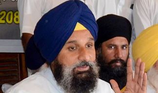 मजीठिया के साथ एकजुटता दिखाने मोहाली जा रहे अकाली कार्यकर्ताओं को पुलिस ने हिरासत में लिया: सुखबीर सिंह बादल का दावा