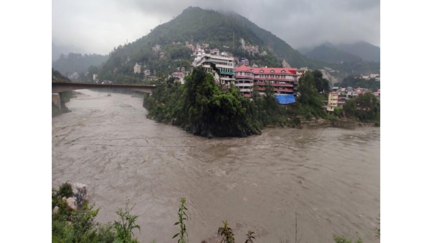 हिमाचल प्रदेश में मानसून का कहर जारी, अब तक 51 लोगों की हुई मौत, कई लापता