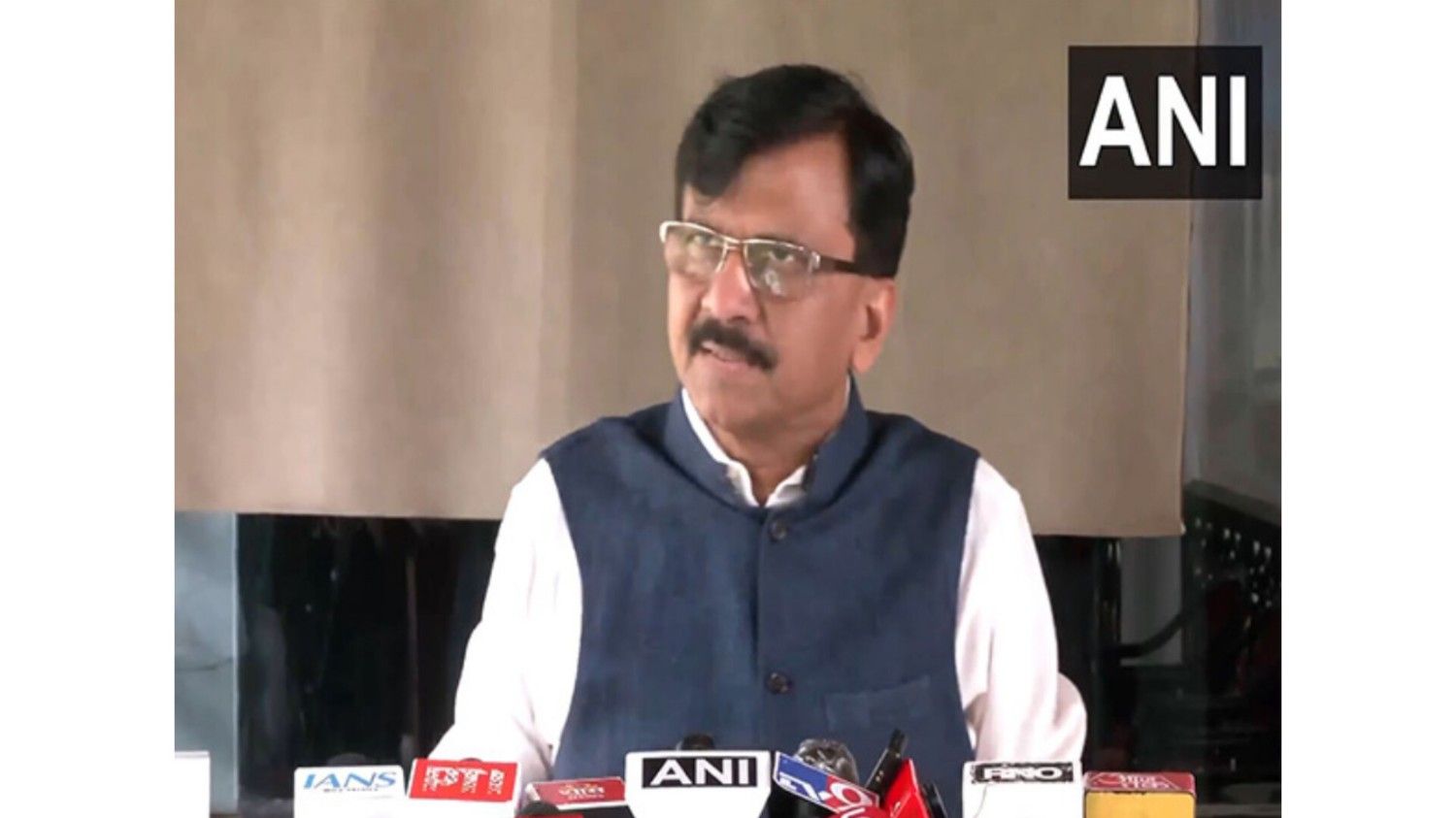 दिशा सालियान केस : एसआईटी ने गड़बड़ी से किया इनकार, संजय राउत ने सीएम फडणवीस  से माफी की मांग की