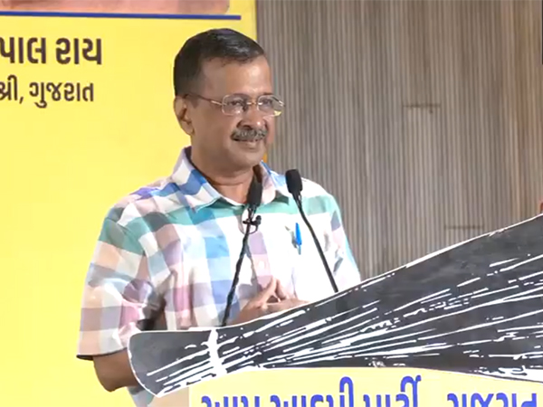 केजरीवाल ने गुजरात में भाजपा और कांग्रेस के बीच गुप्त सांठगांठ का आरोप लगाया, कहा- 'ये है प्रेमियों का रिश्ता'