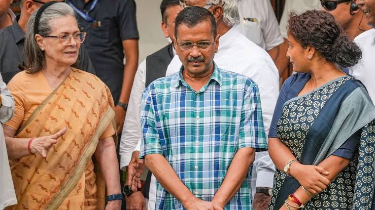 आप ने कांग्रेस से नाता तोड़ा: 2027 गुजरात चुनाव में अकेले उतरेगी, केजरीवाल का ऐलान