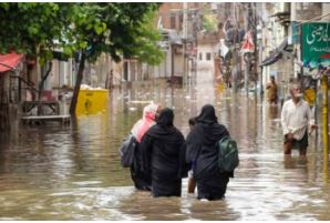 पाकिस्तान में कई दिनों की मानसूनी बारिश और बाढ़ ने मचाई तबाही, 72 लोगों की मौत