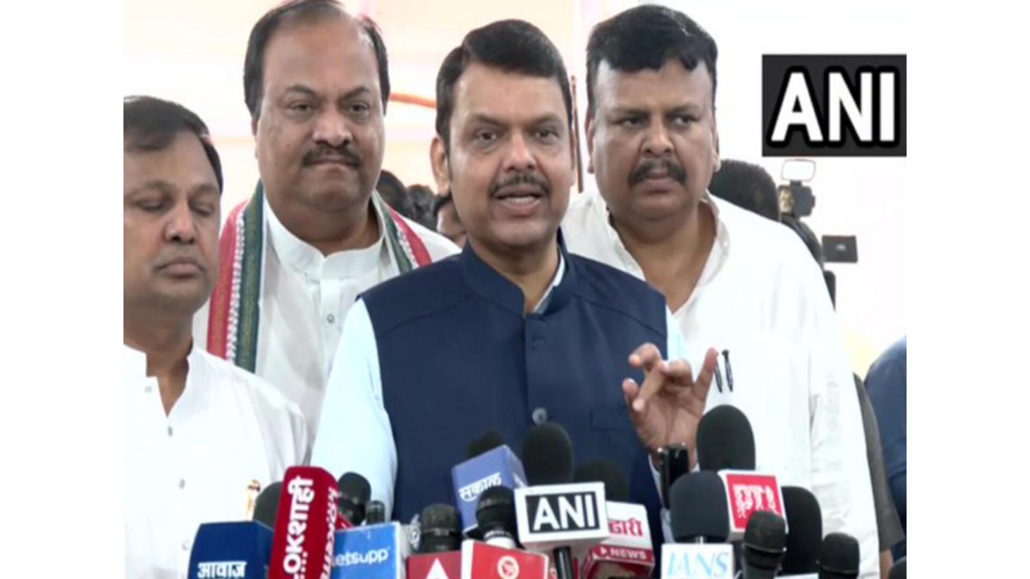 भाषा विवाद के बीच सीएम देवेंद्र फडणवीस ने किया निशिकांत दुबे का बचाव, कहा 