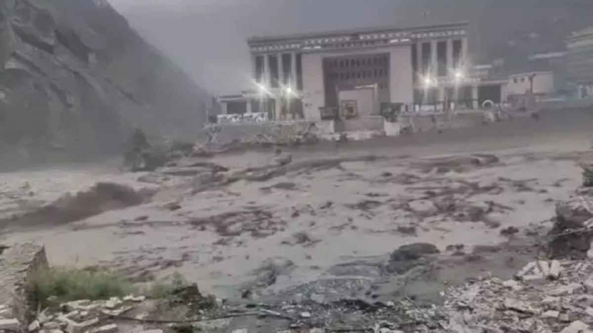नेपाल-चीन सीमा पर बाढ़ ने मचाई तबाही; 9 लोगों की मौत, 20 लापता