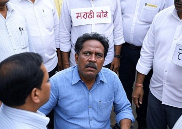 मराठी न बोलने पर ऑटो चालक की पिटाई: शिवसेना (यूबीटी) और एमएनएस कार्यकर्ताओं की गुंडागर्दी