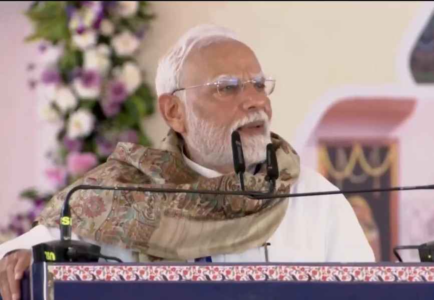 'बिहार को कांग्रेस और आरजेडी के गलत इरादों से बचाना होगा', मोतिहारी रैली में विपक्ष पर बरसे पीएम मोदी