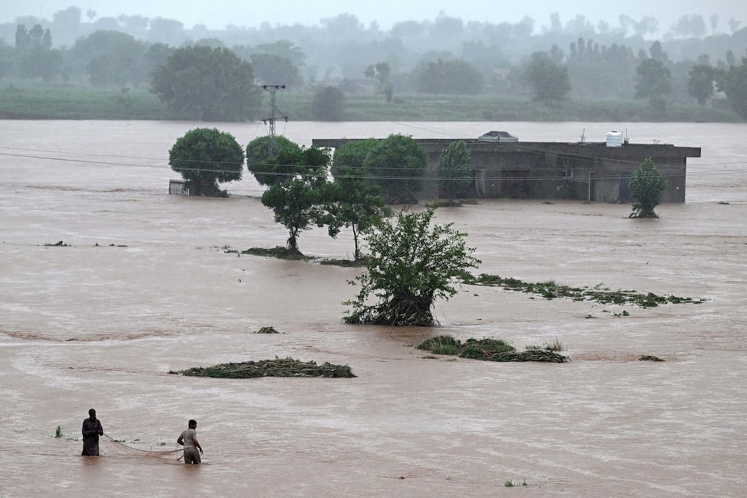 पाकिस्तान में तबाही: मानसून ने ली 200 से ज़्यादा लोगों की जान, 560 लोग घायल