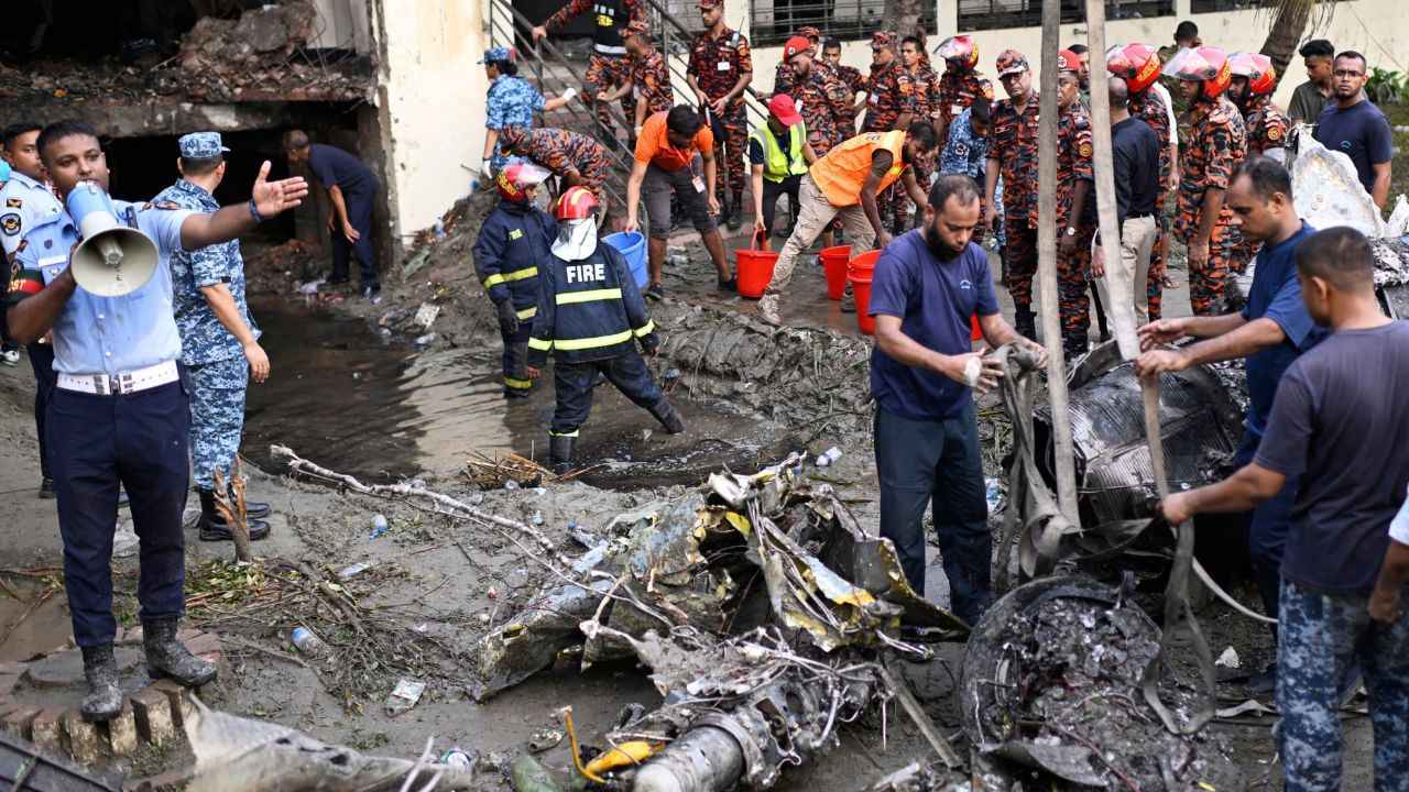 बांग्लादेश में वायुसेना का ट्रेनर जेट स्कूल से टकराया, 20 की मौत, 171 घायल; पीएम मोदी ने जताया शोक