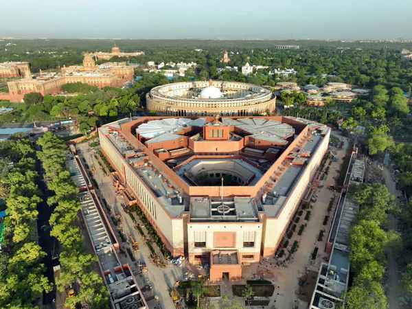 धनखड़ के इस्तीफे के बाद नए उपराष्ट्रपति का चुनाव 'जल्द से जल्द' होगा: सूत्र