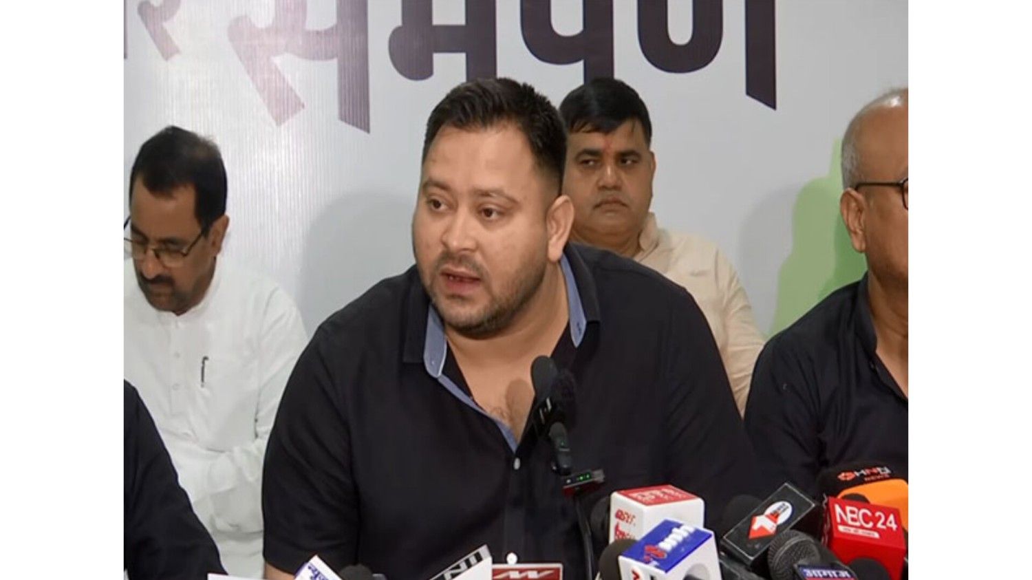बिहार : नेता प्रतिपक्ष तेजस्वी यादव ने SIR को लेकर राज्य सरकार की आलोचना की, सीएम नीतीश कुमार के स्वास्थ्य पर  उठाए सवाल