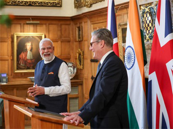 'चिंता मत कीजिए अंग्रेजी शब्दों का उपयोग कर सकते हैं...', स्टार्मर के साथ प्रेस कॉन्फ्रेंस में क्या बोले पीएम मोदी?