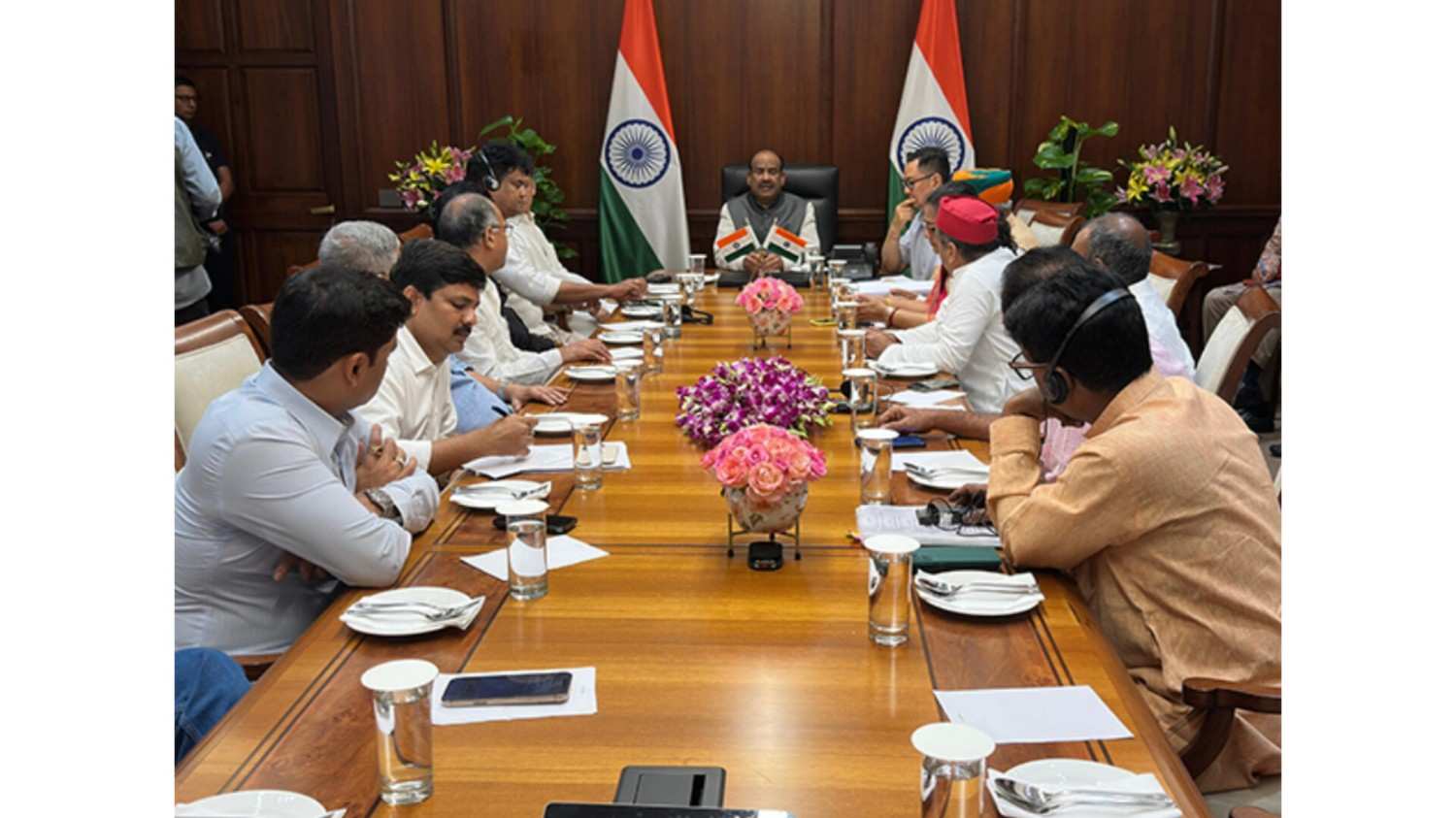 लोकसभा अध्यक्ष ओम बिरला ने बुलाई सर्वदलीय बैठक, विपक्षी सदस्यों से सदन चलने देने का किया आग्रह