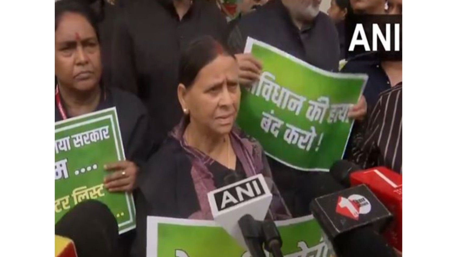 राबड़ी देवी ने बिहार में विपक्ष के विरोध प्रदर्शन का किया नेतृत्व, भाजपा-जद(यू) पर तेजस्वी की हत्या की साजिश का लगाया आरोप