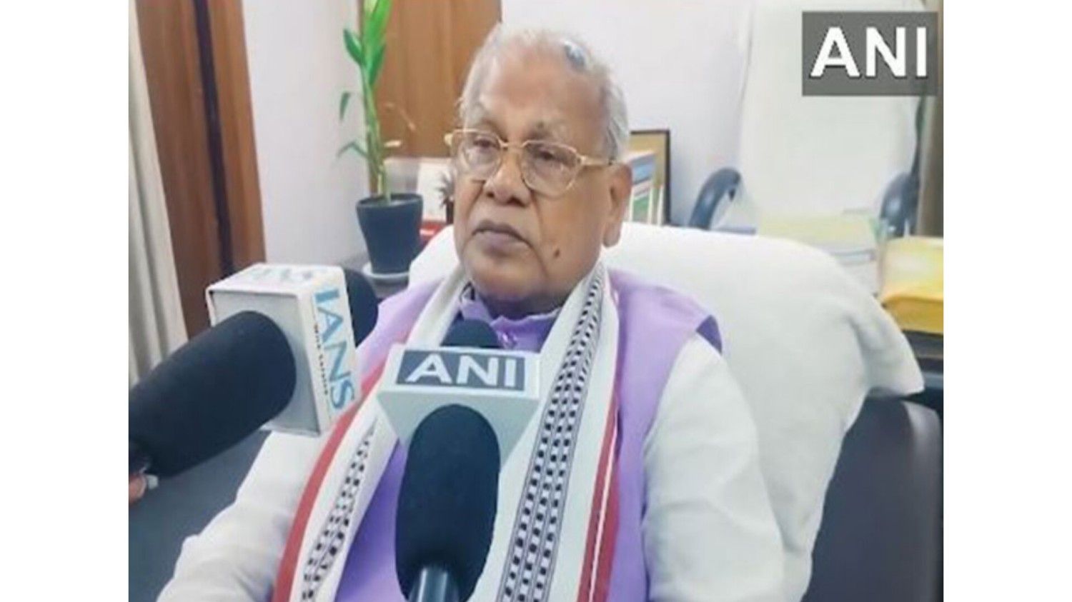 बिहार : केंद्रीय मंत्री जीतन राम मांझी ने चिराग पासवान से की एनडीए के साथ बने रहने की अपील