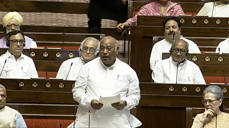 जगदीप धनखड़ के इस्तीफे पर खड़गे का तंज, 'यह फैसला उनके और पीएम मोदी के बीच की बात'