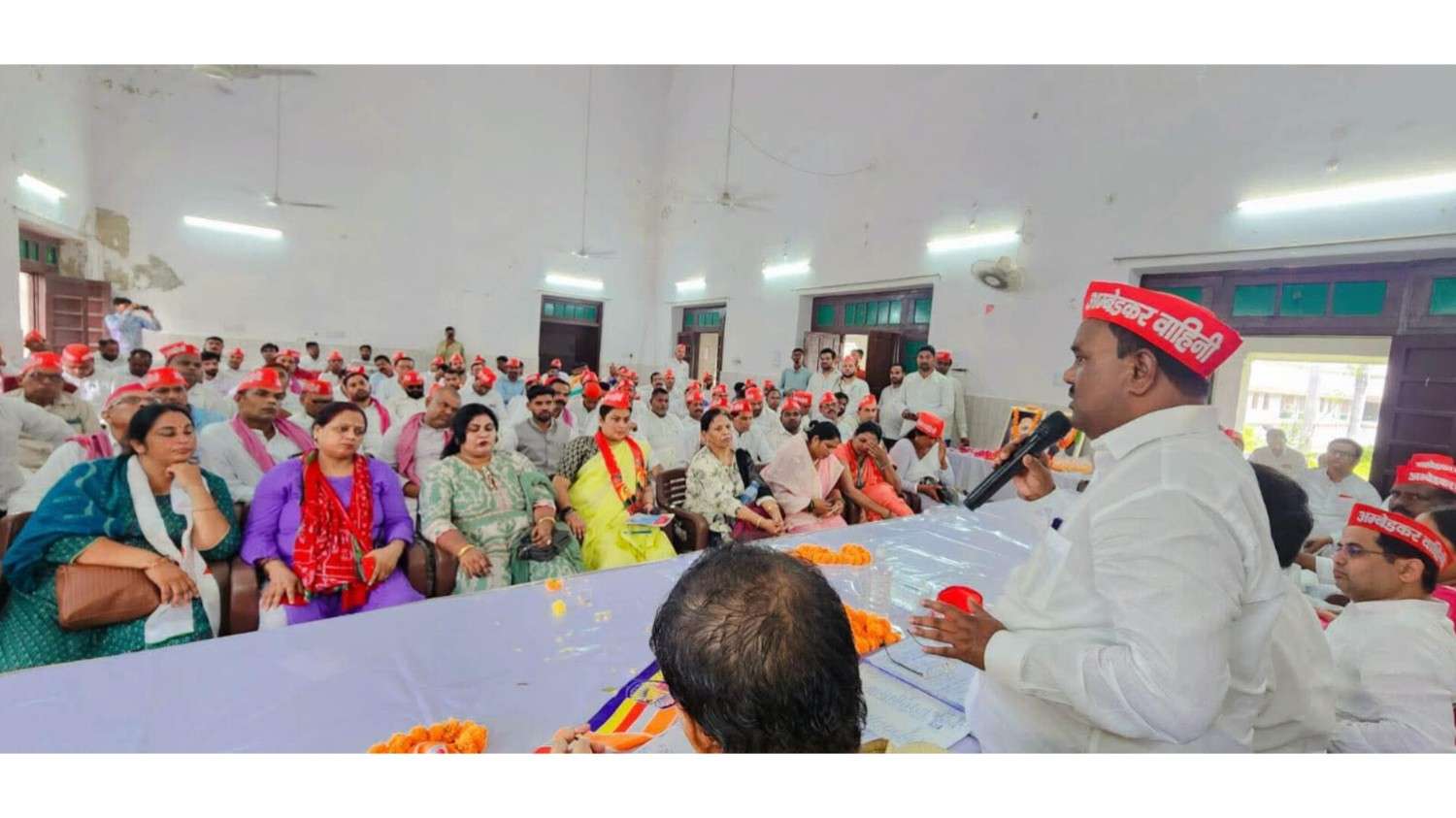 सपा अंबेडकर वाहिनी ने की महत्वपूर्ण समीक्षा बैठक, मिठाई लाल भारती ने कहा 