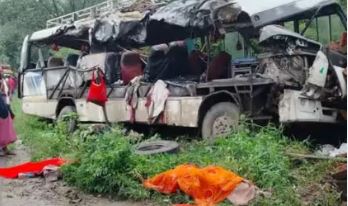 झारखंड के देवघर में भीषण हादसा, बस और ट्रक में हुई टक्कर, पांच कांवड़ियों की मौत, 23 लोग घायल