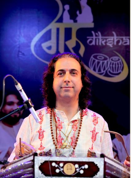 संतूर में नया अनोखा रंग भरता सोपोरी बाज