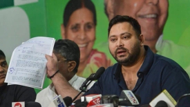 तेजस्वी यादव का नाम मतदाता सूची से गायब? चुनाव आयोग ने किया खंडन